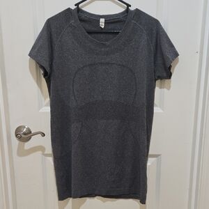 Lululemon Athletica Gray Fitted Short Sleeve Tee